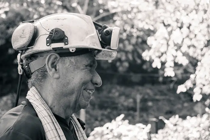 Minero de Muzo retratado en blanco y negro
