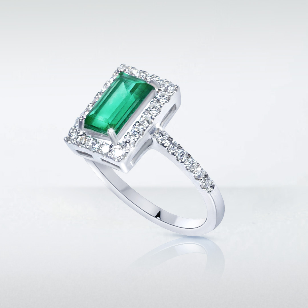 white gold ring with emerald and diamonds